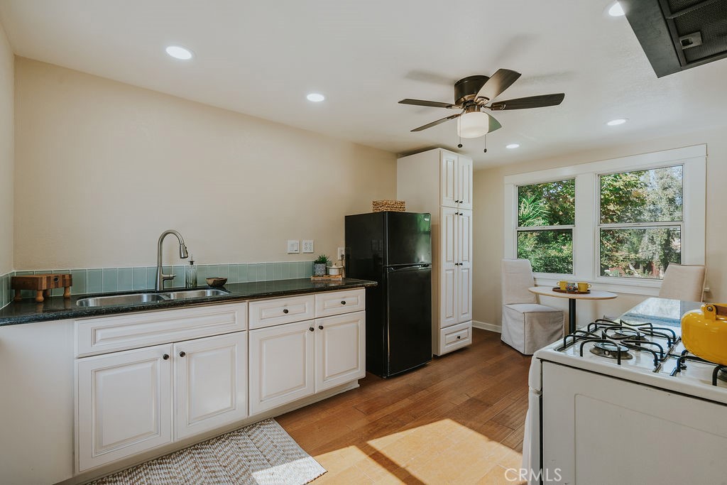 521 W Whiting Avenue