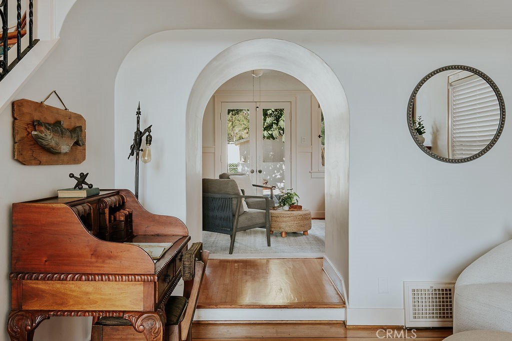 521 W Whiting Avenue