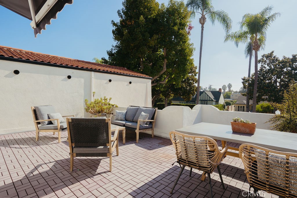 521 W Whiting Avenue