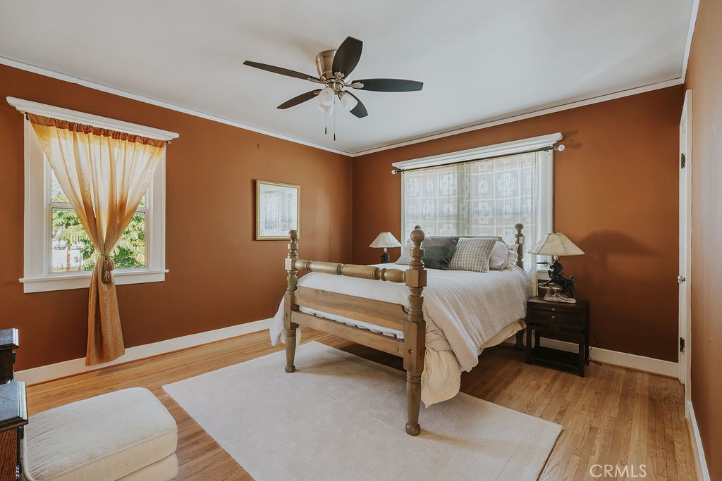 521 W Whiting Avenue