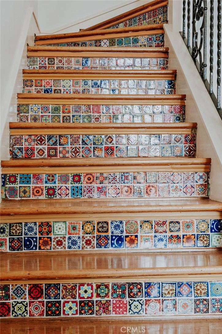 521 W Whiting Avenue