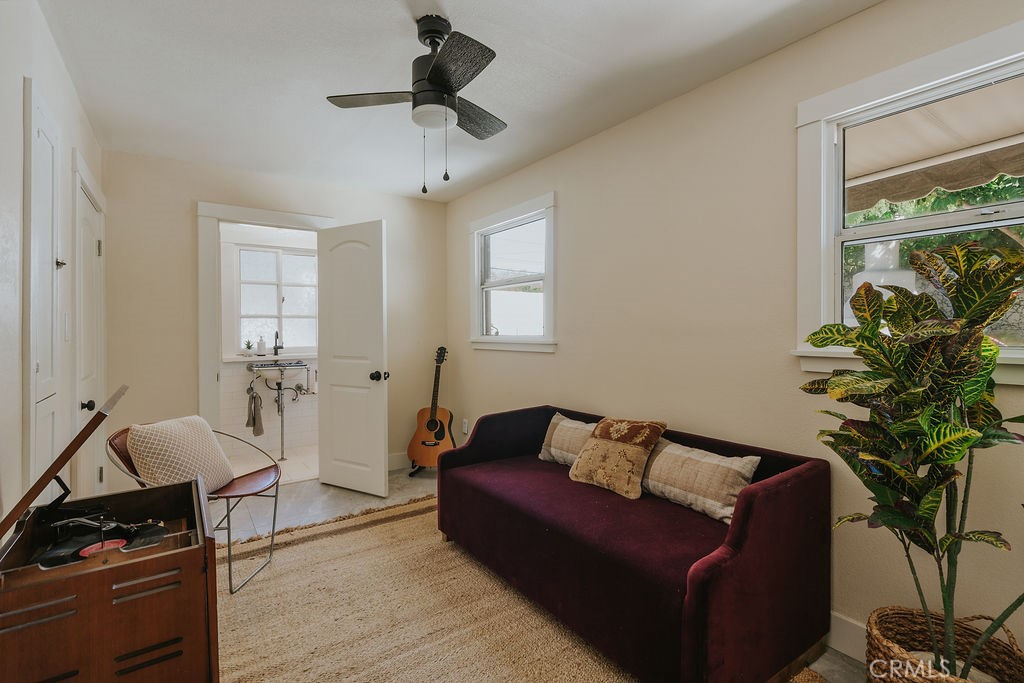 521 W Whiting Avenue