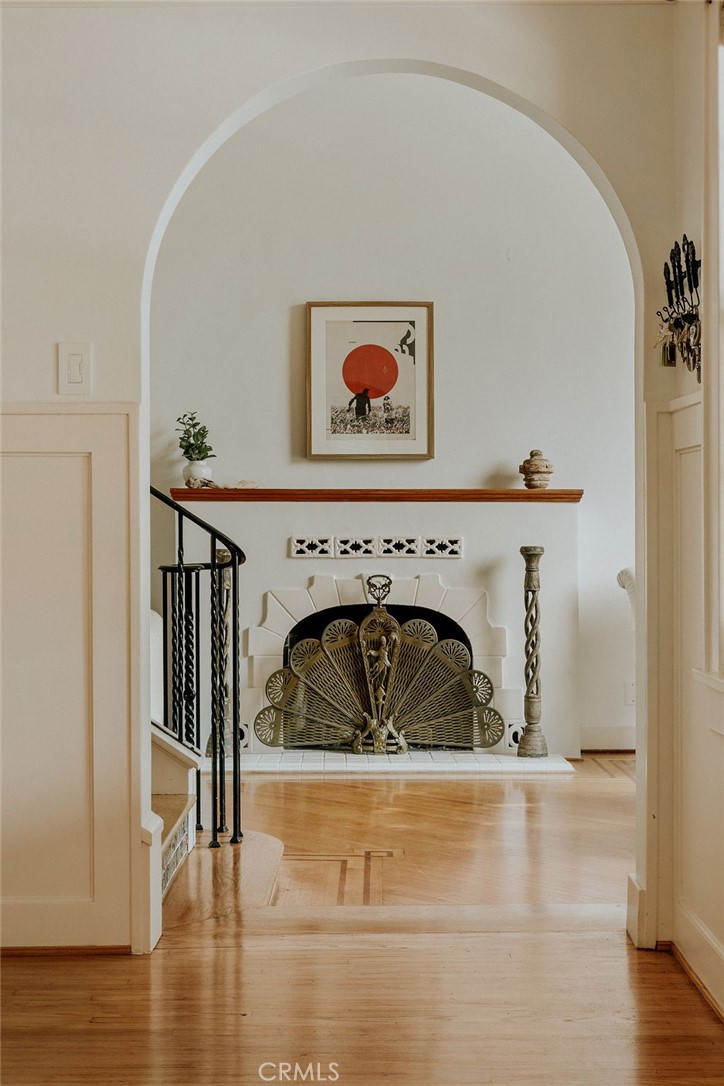 521 W Whiting Avenue