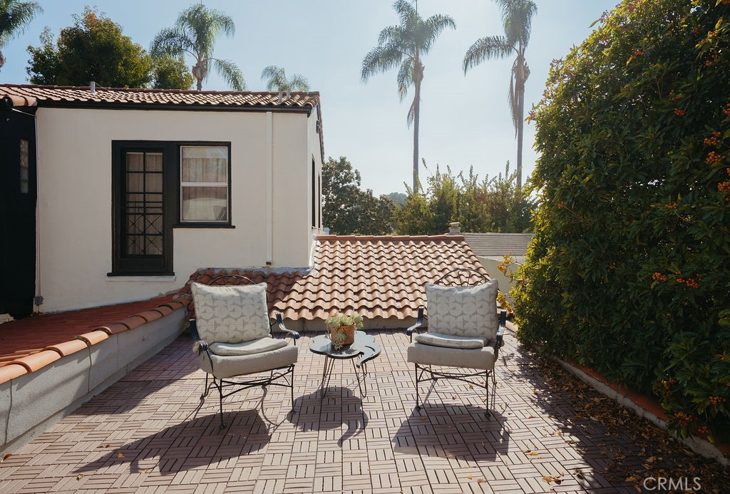 521 W Whiting Avenue