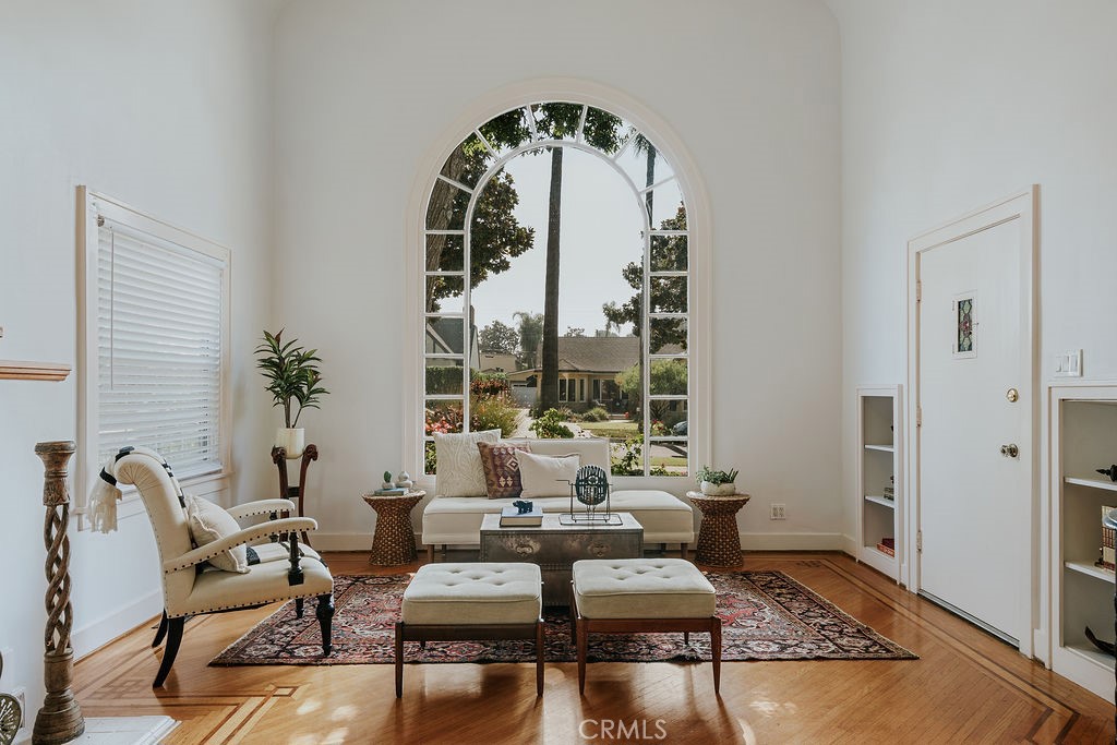 521 W Whiting Avenue