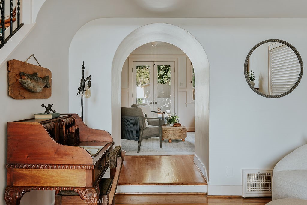 521 W Whiting Avenue