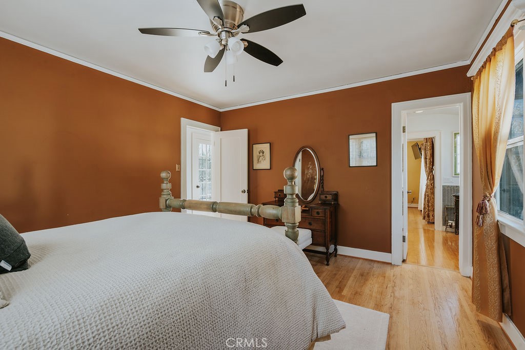 521 W Whiting Avenue