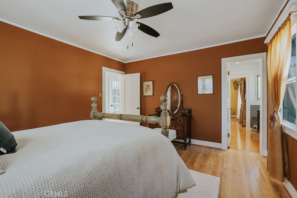 521 W Whiting Avenue