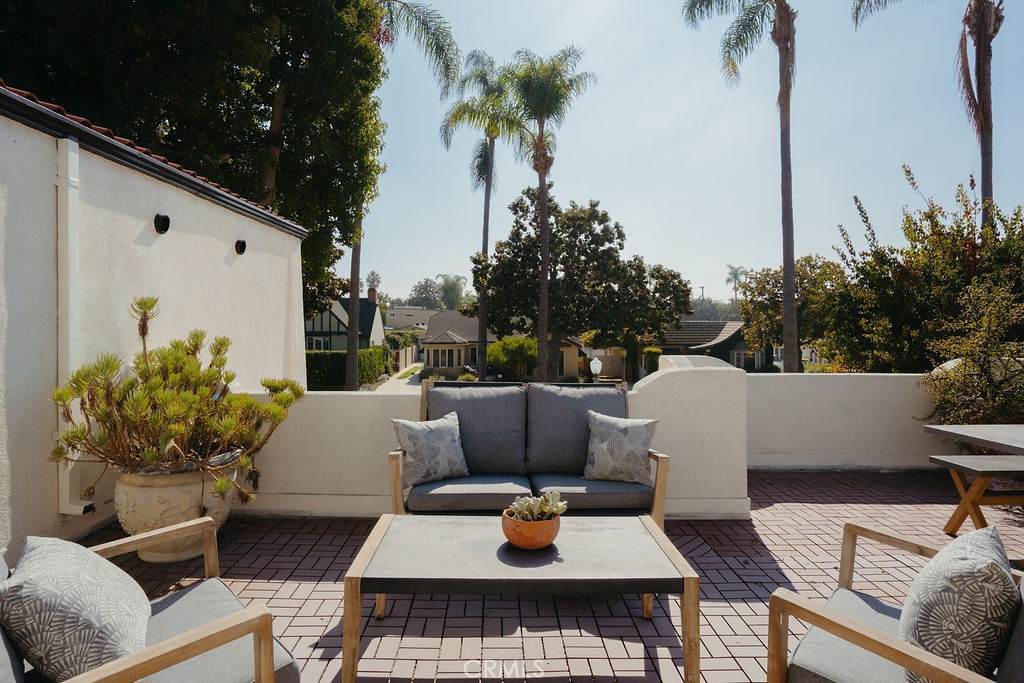 521 W Whiting Avenue