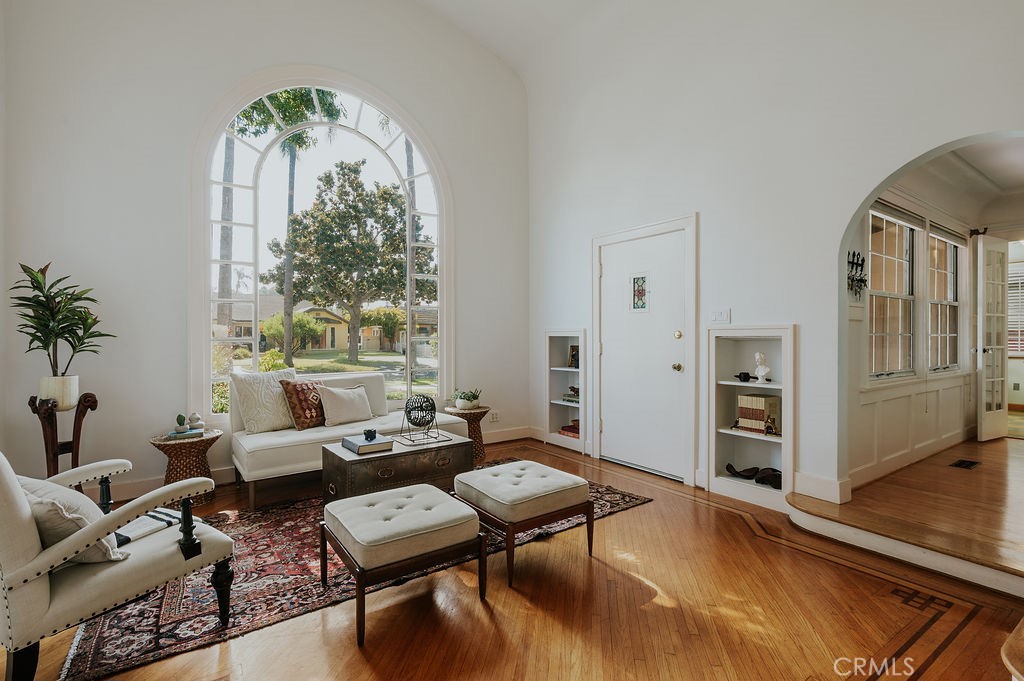 521 W Whiting Avenue