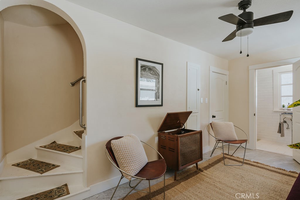 521 W Whiting Avenue