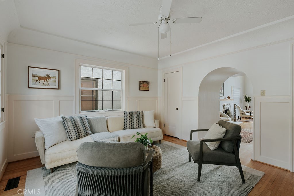 521 W Whiting Avenue