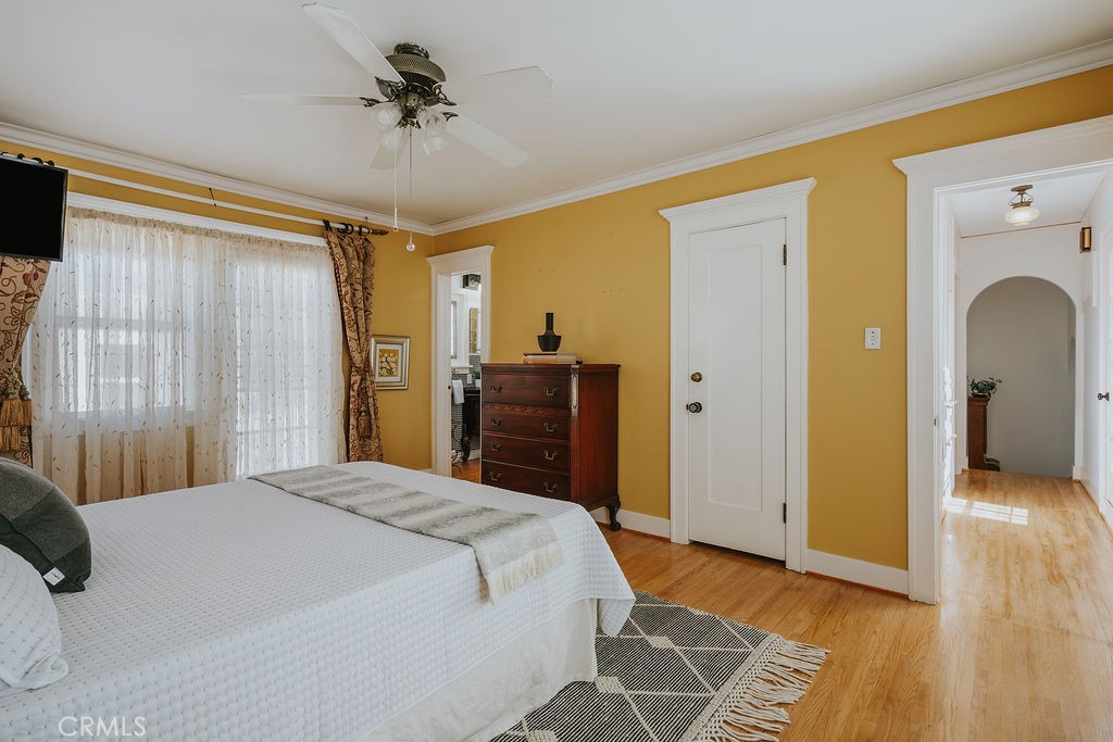 521 W Whiting Avenue