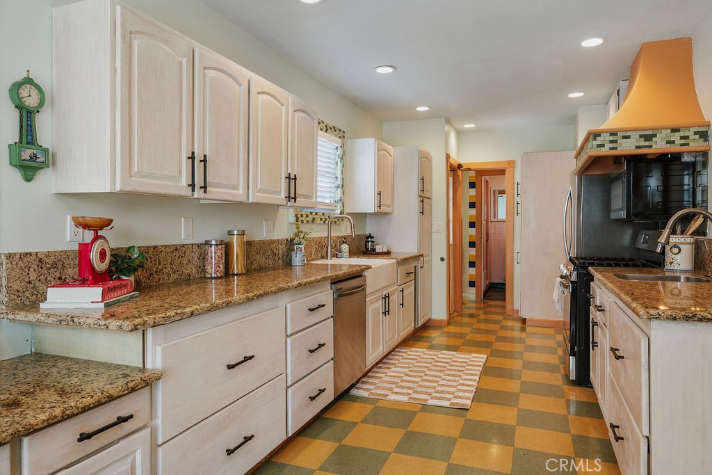 521 W Whiting Avenue