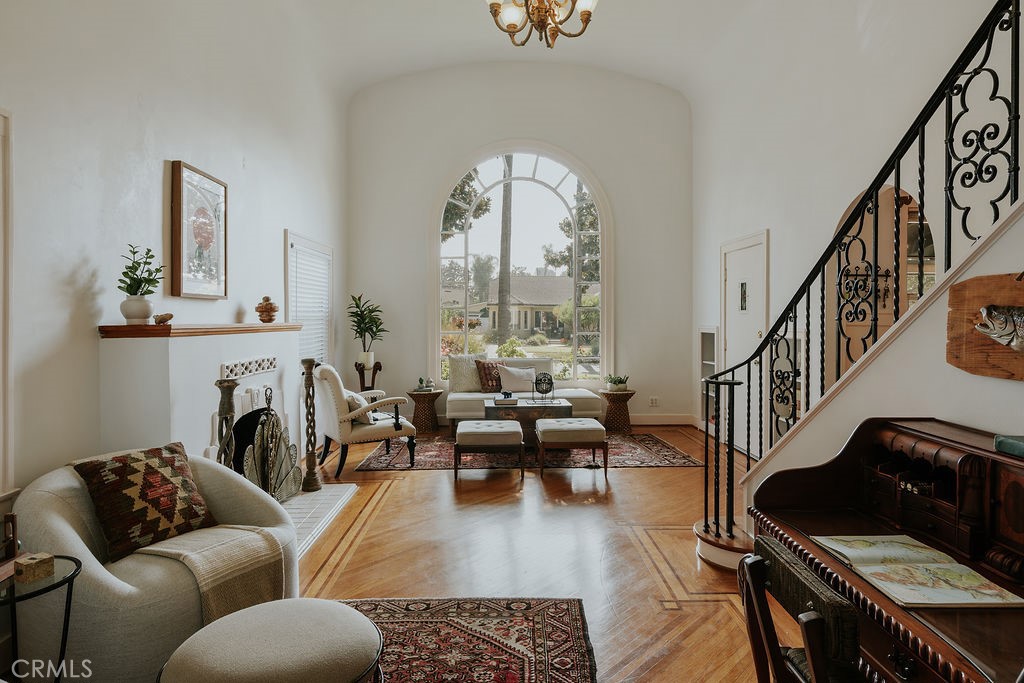 521 W Whiting Avenue