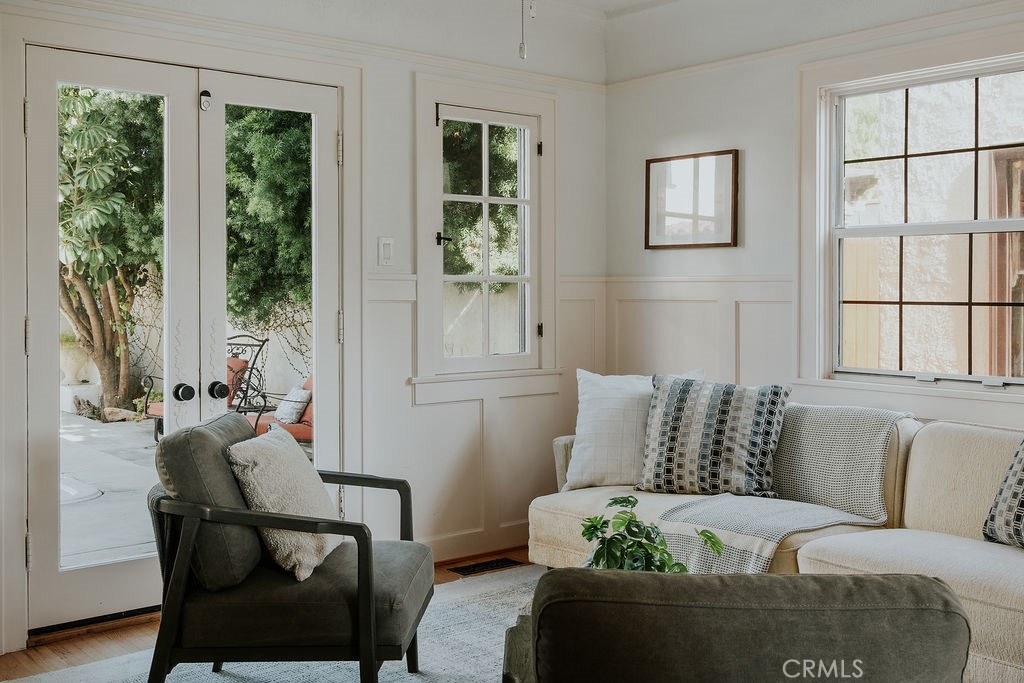 521 W Whiting Avenue