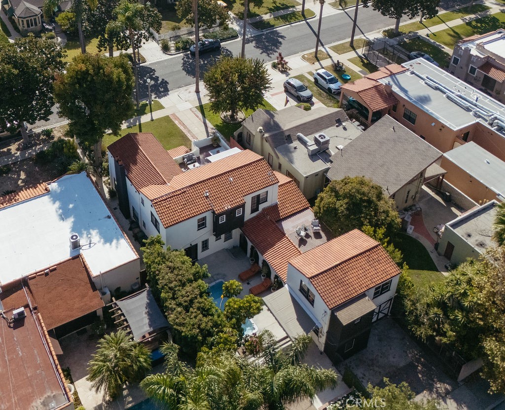 521 W Whiting Avenue