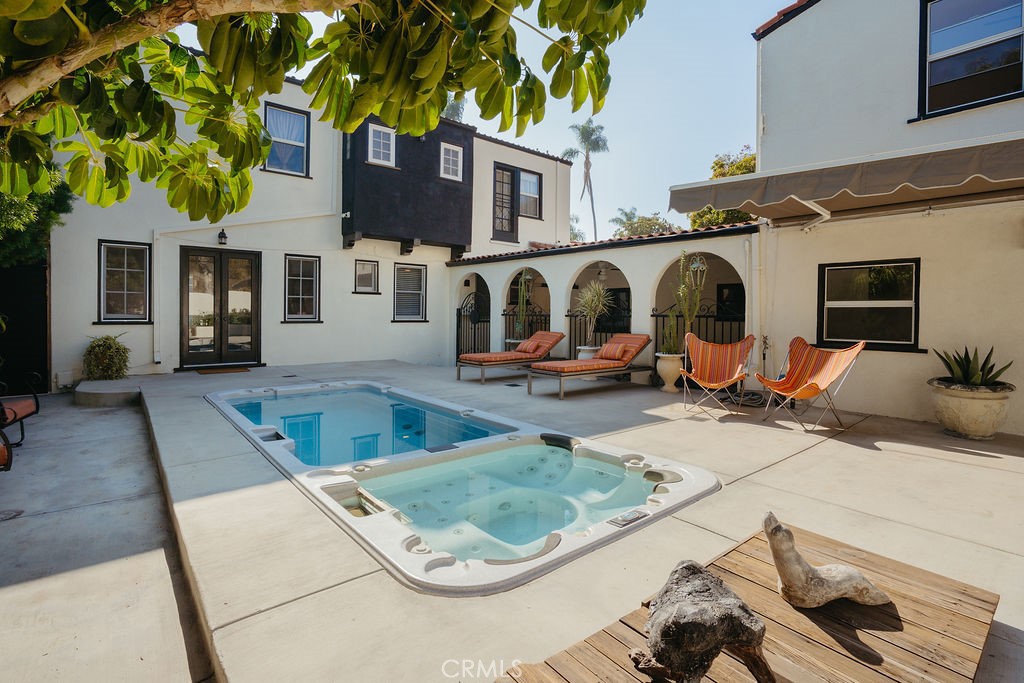 521 W Whiting Avenue