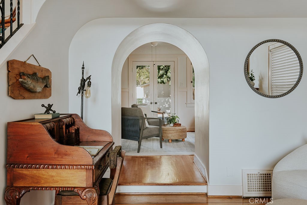 521 W Whiting Avenue