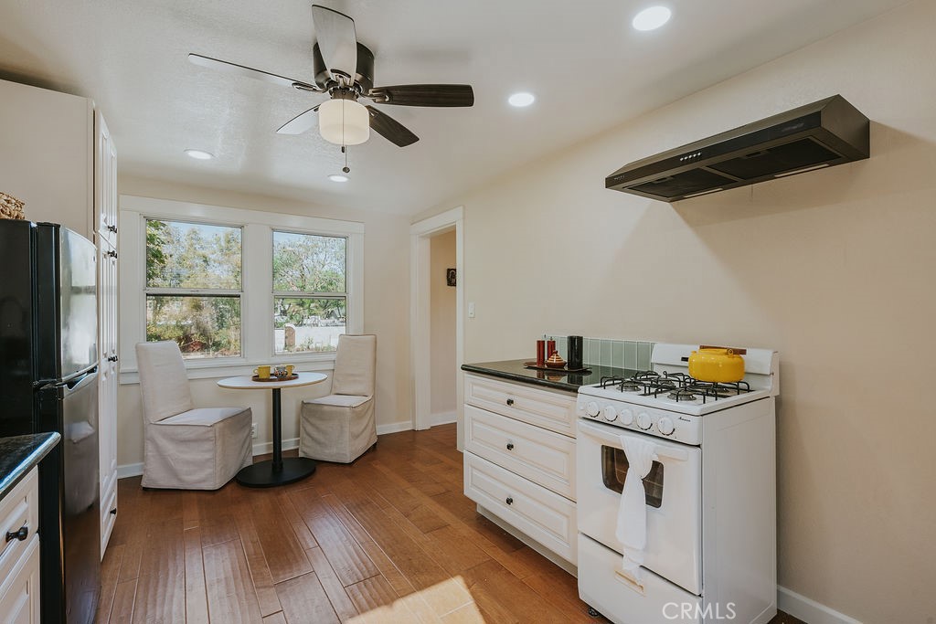 521 W Whiting Avenue