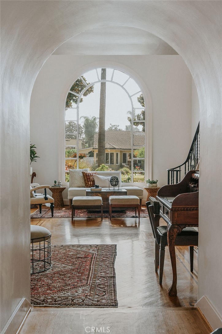 521 W Whiting Avenue