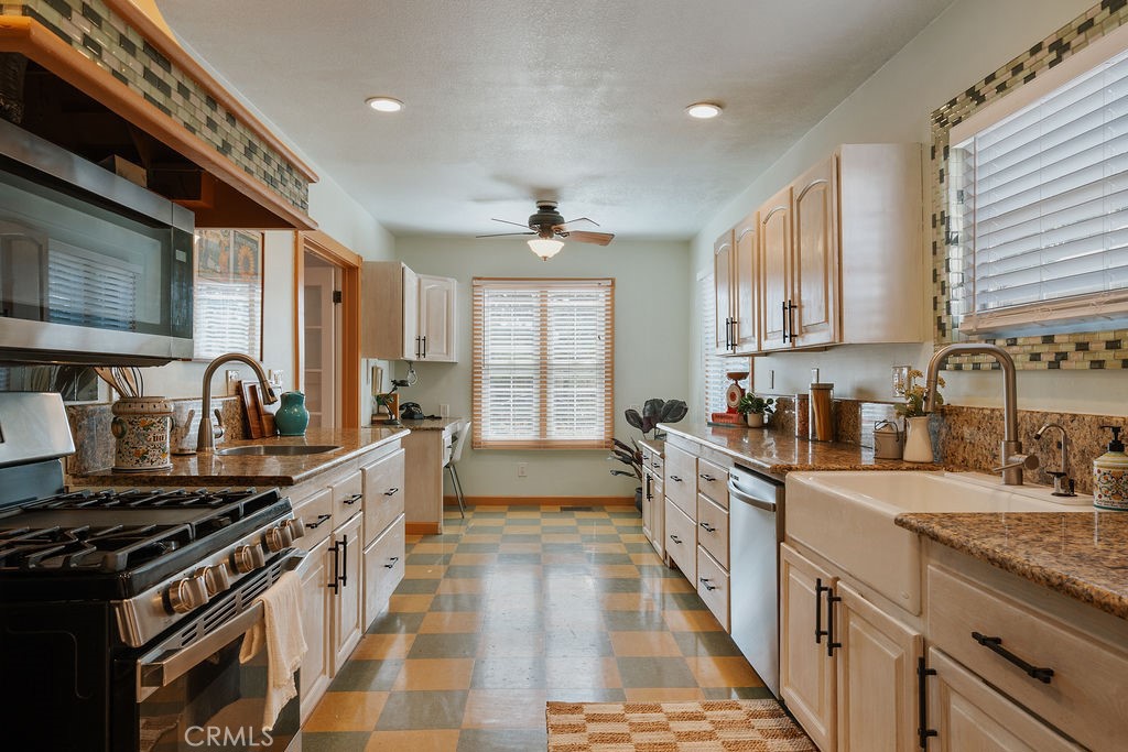 521 W Whiting Avenue