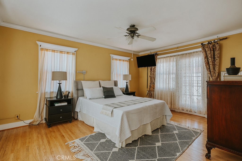 521 W Whiting Avenue