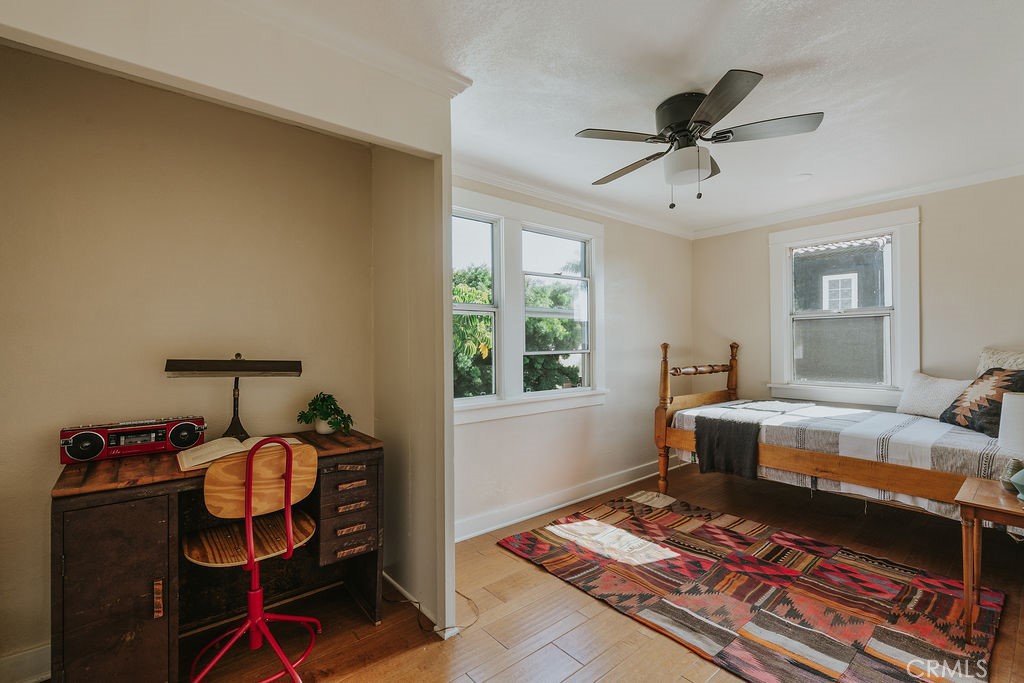 521 W Whiting Avenue