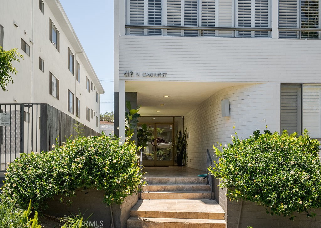 419 N Oakhurst Drive 102