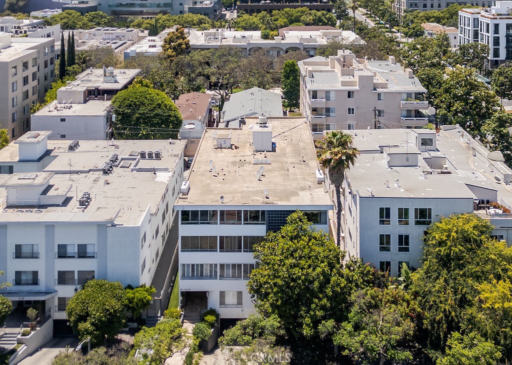 419 N Oakhurst Drive 102