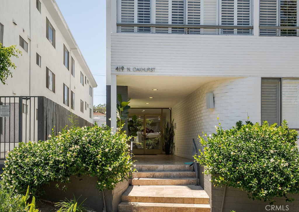419 N Oakhurst Drive 102