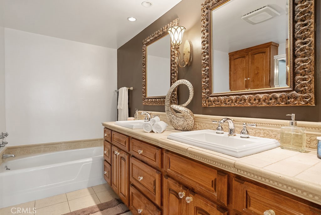 419 N Oakhurst Drive 102