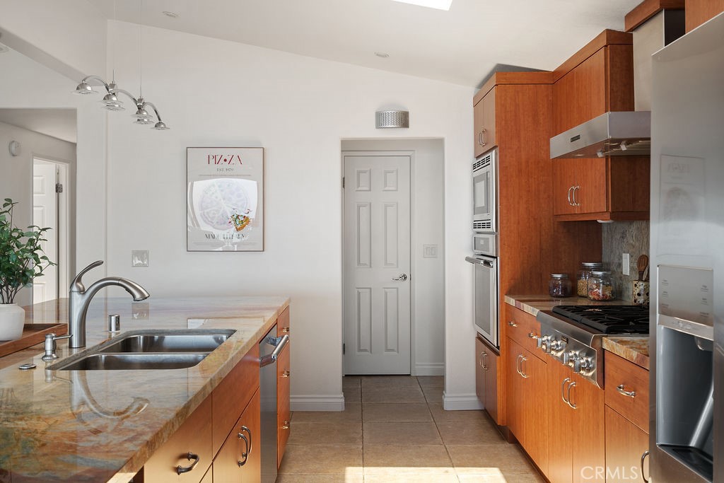 2275 W 25th Street 62