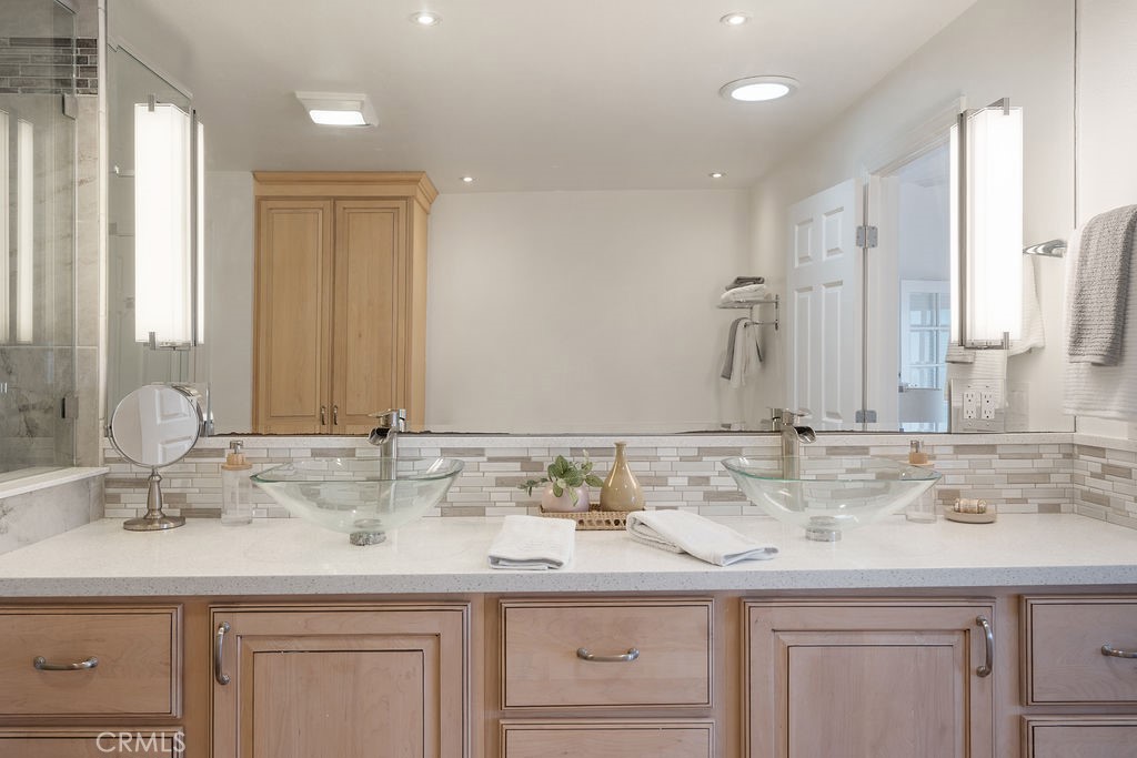 2275 W 25th Street 62