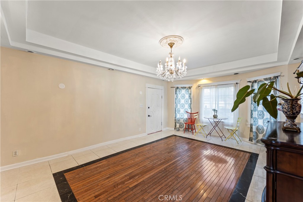 1065 Laguna
