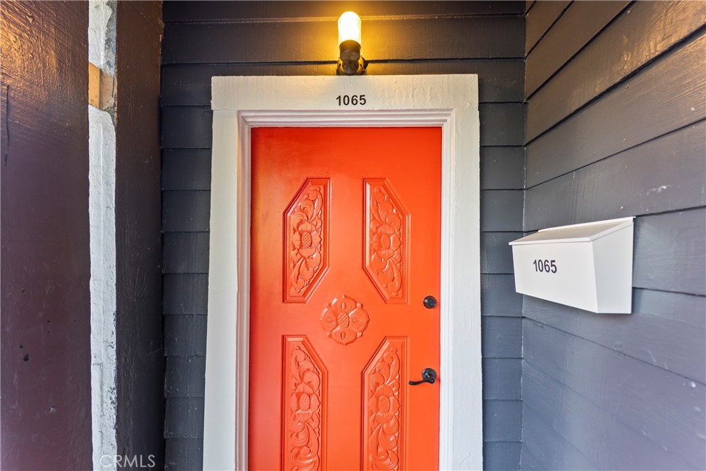 1065 Laguna