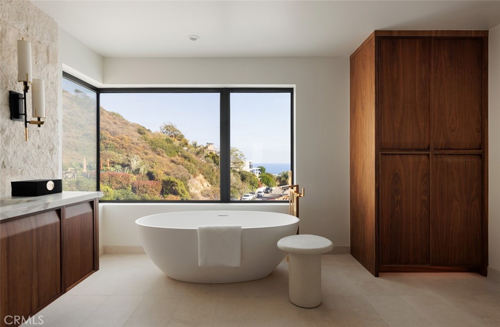 1105 Skyline Drive