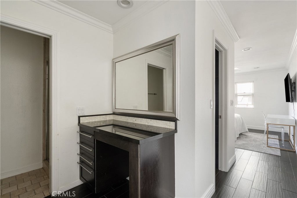 345 University Drive F4