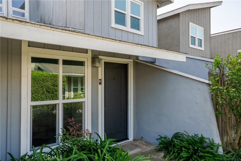 345 University Drive F4