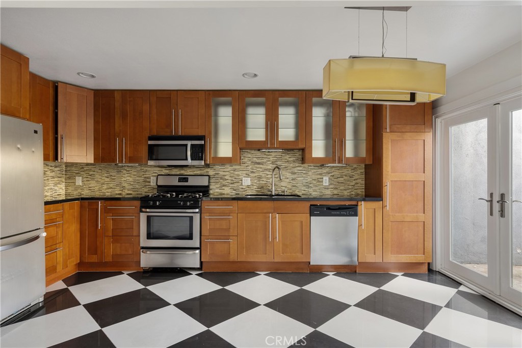 345 University Drive F4