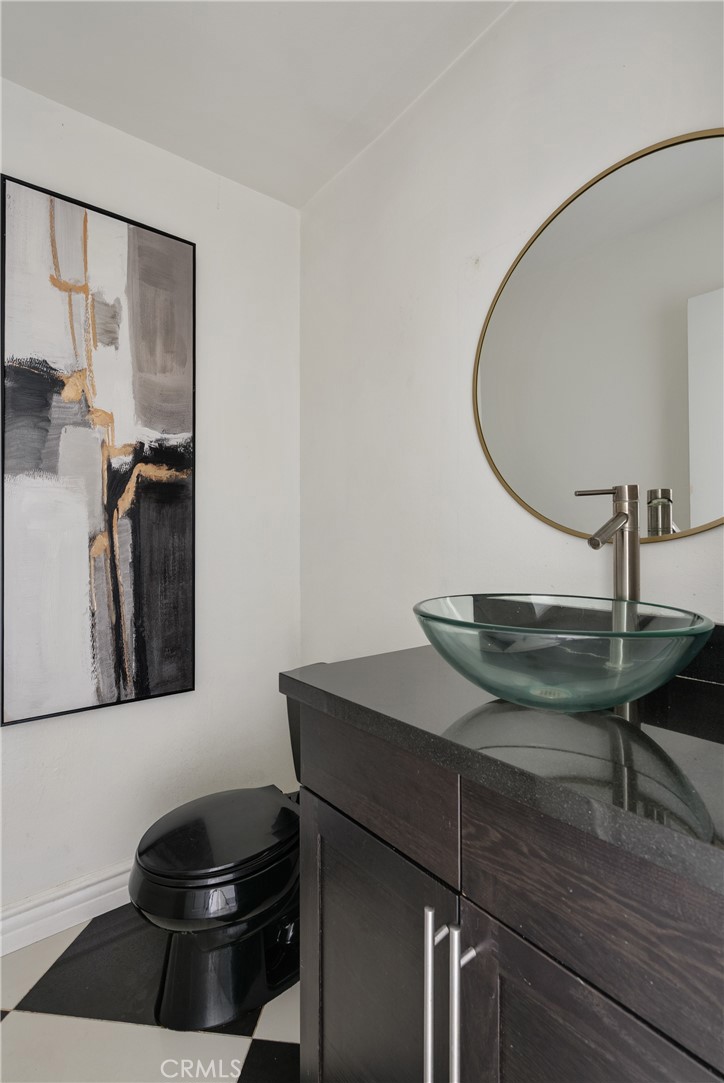 345 University Drive F4