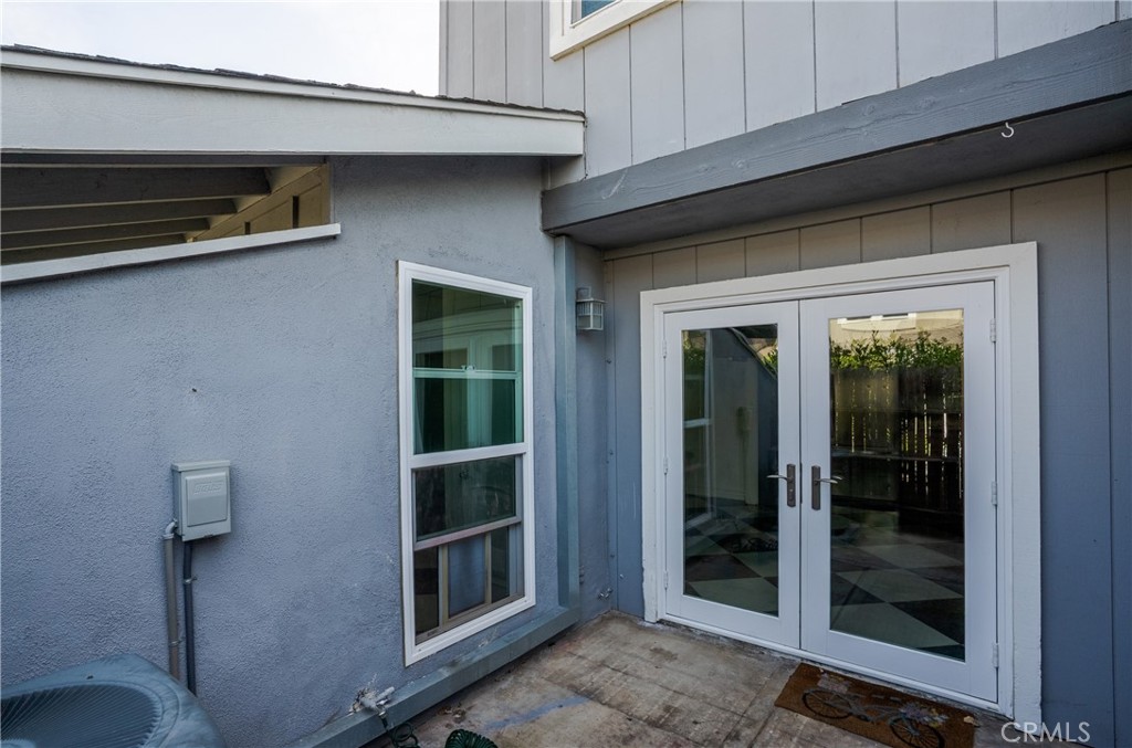 345 University Drive F4