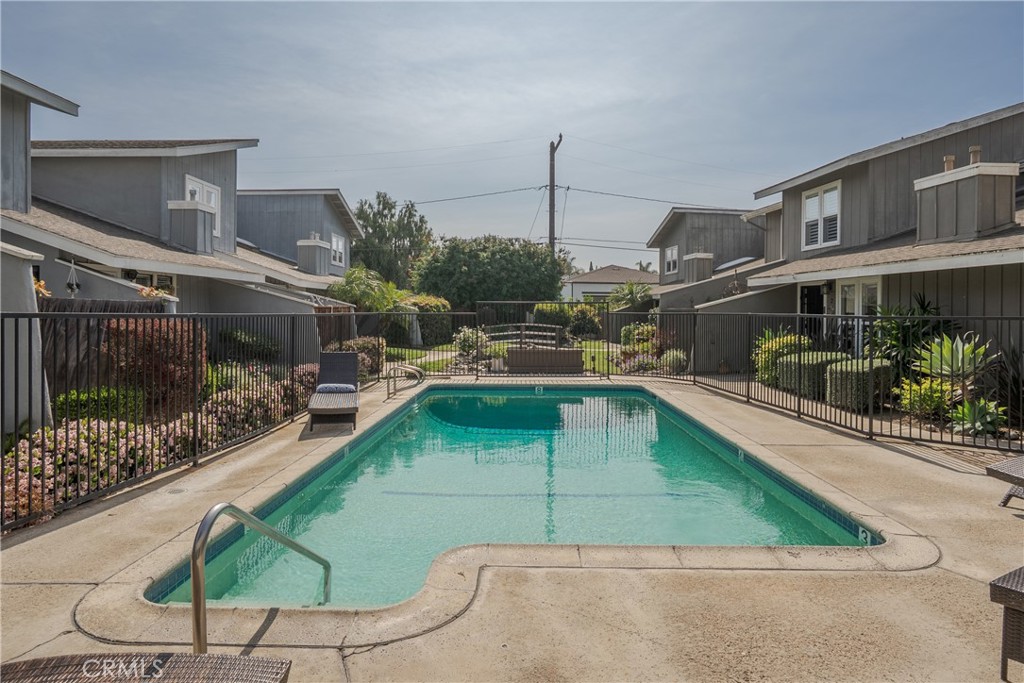 345 University Drive F4