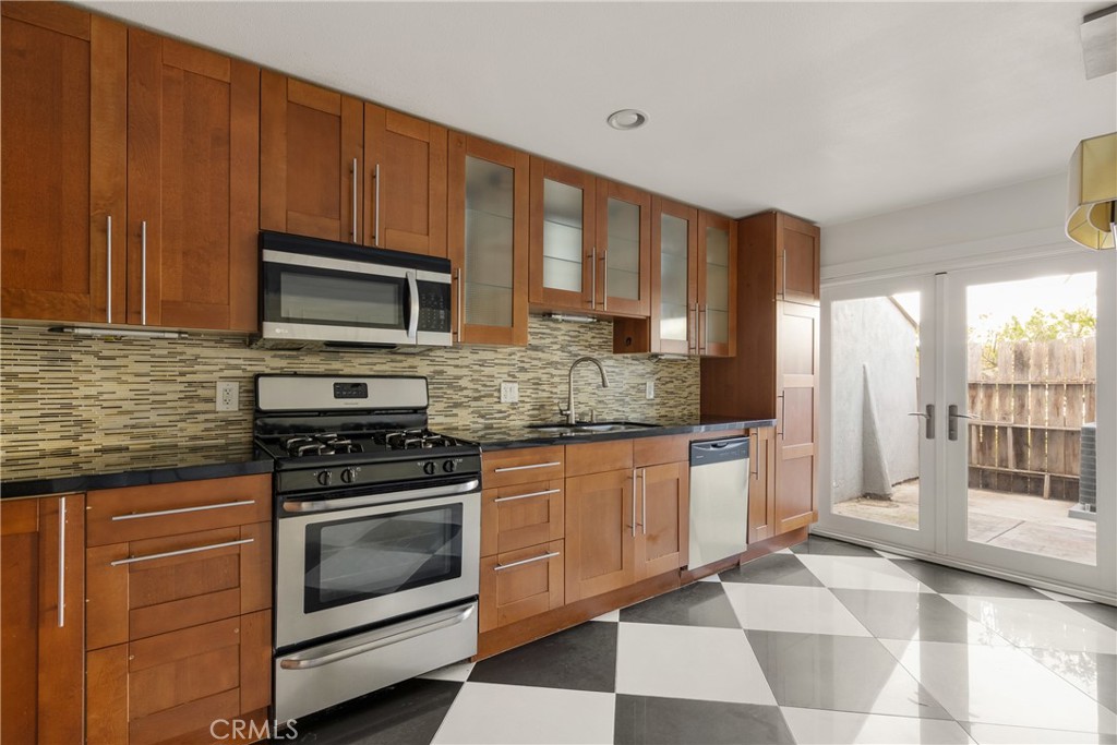 345 University Drive F4