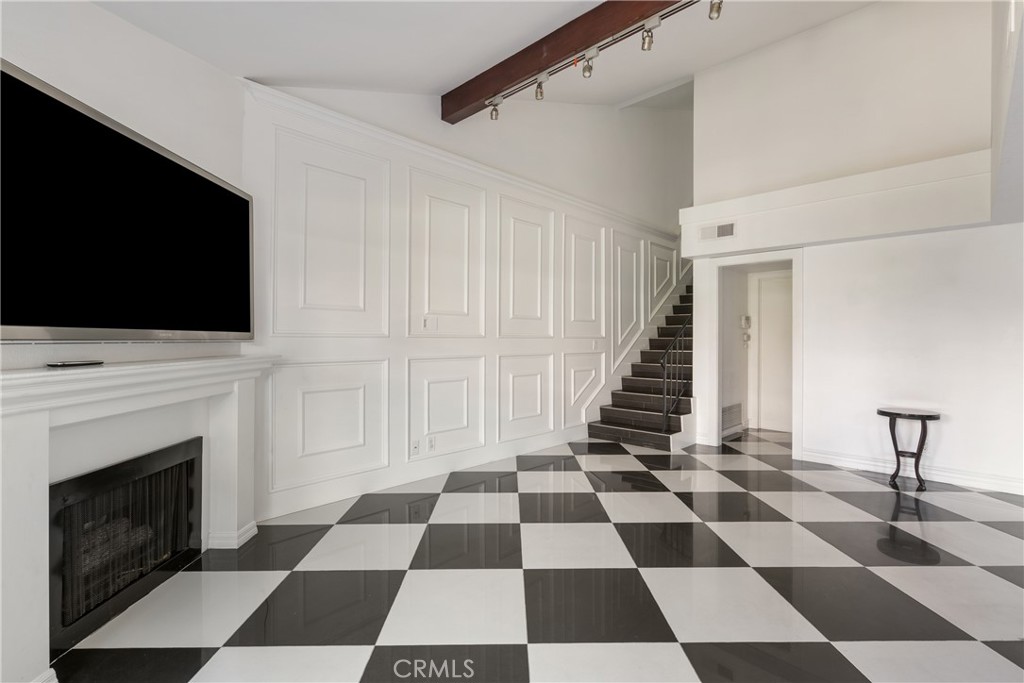 345 University Drive F4