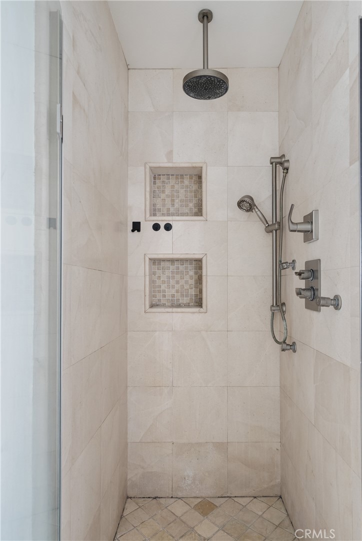 345 University Drive F4