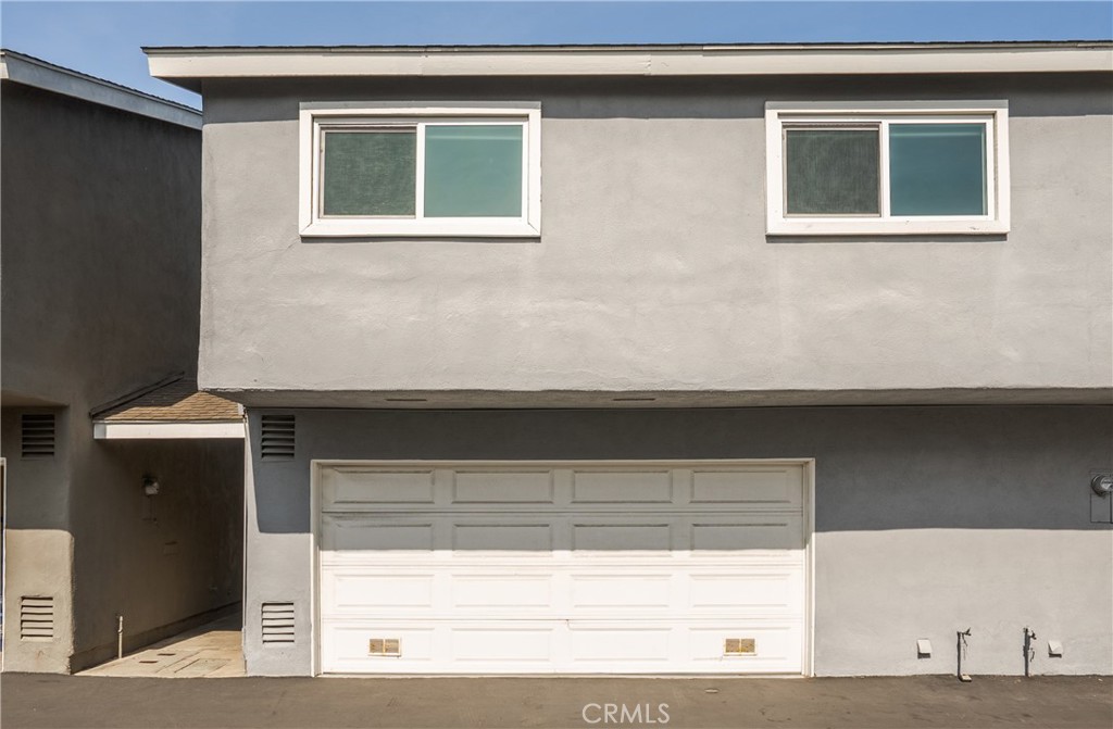 345 University Drive F4