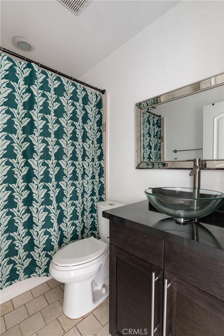 345 University Drive F4