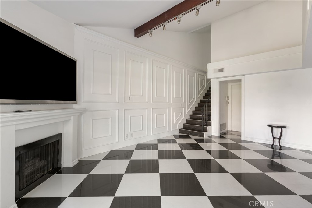 345 University Drive F4