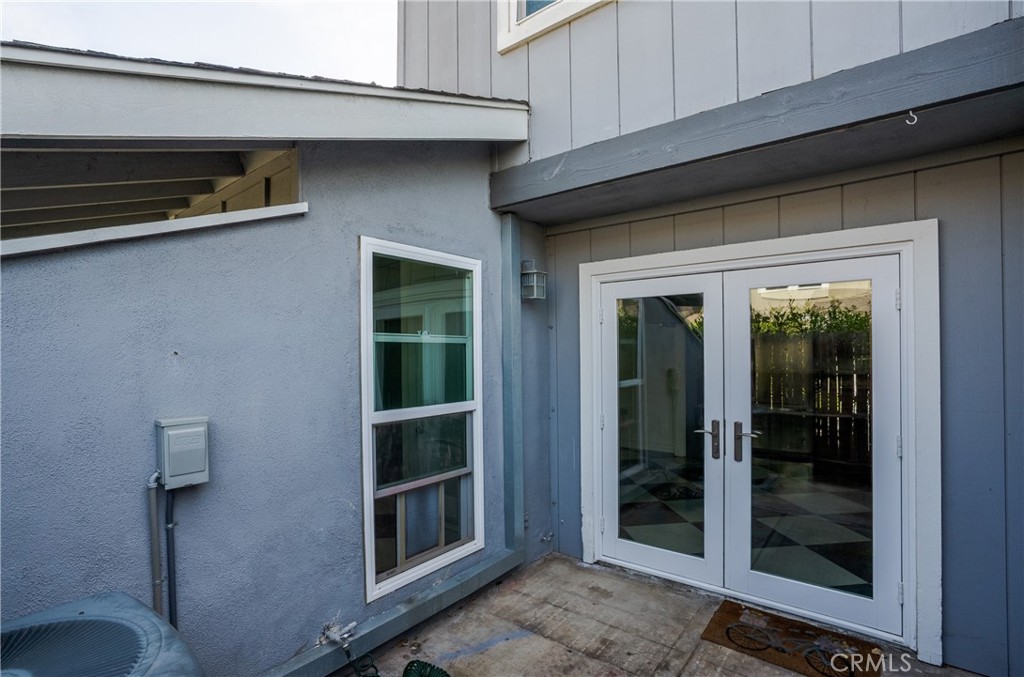 345 University Drive F4